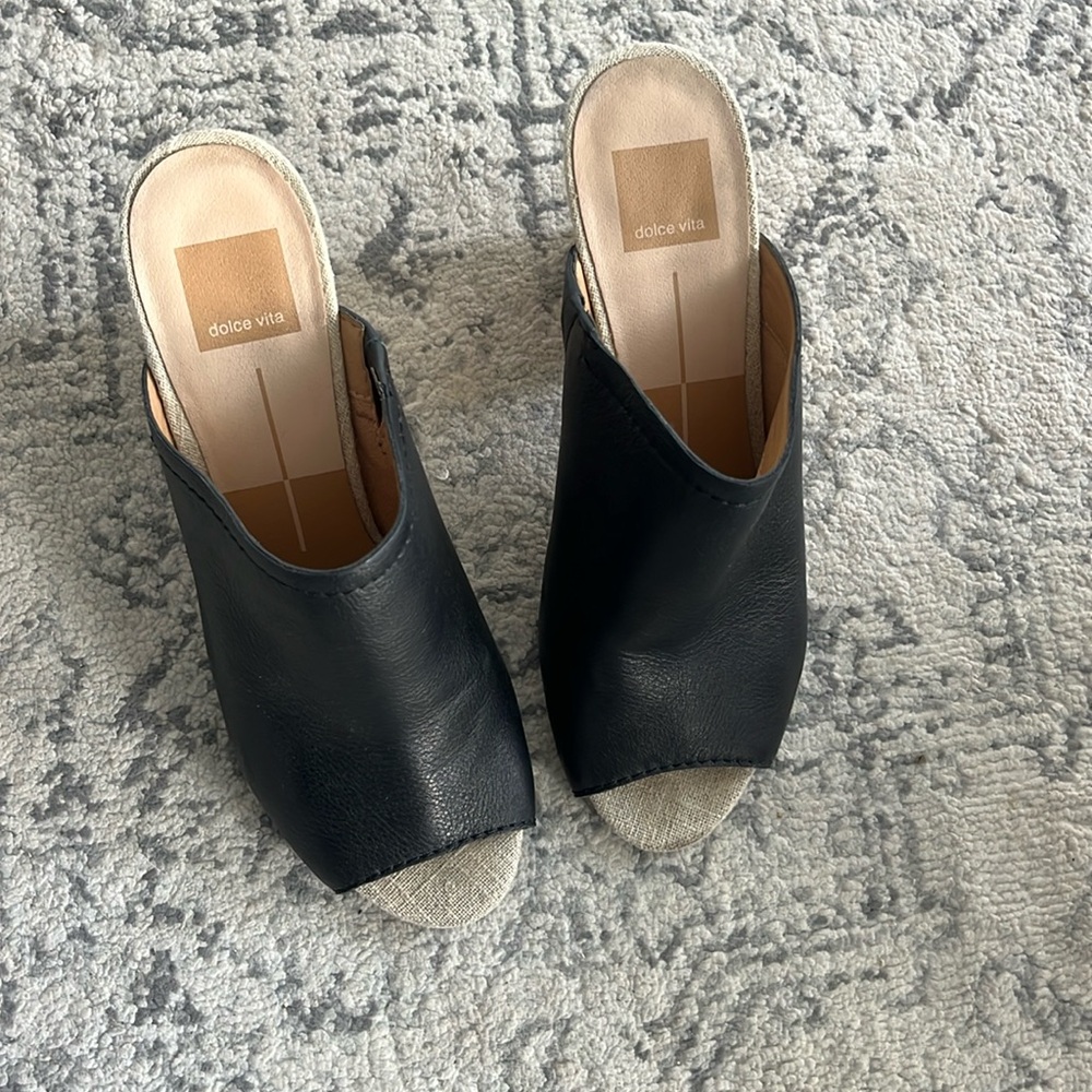 Black mules with wooden- look heel